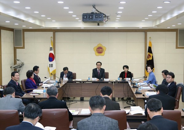 ▲ 대구시의회가 27일 신년을 맞아 대구시와 대구교육청에 대한 새해 시정 방향 및 중점사업에 대한 업무보고회를 열었다.ⓒ대구시의회 제공