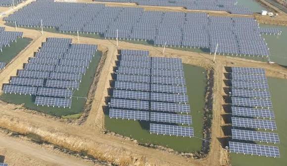 ▲ 중국 장쑤성 화이안시 홍쩌현에 건설된 OCI의 태양광발전소.ⓒOCI