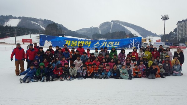 ▲ 울릉군은 지역 초교 4·5·6학년생 95명을 대상으로 지난 26일부터 29일까지 나흘간 2018년 동계올림픽 개최지인 평창에서 스키캠프를 갖고 있다. ⓒ울릉군 제공