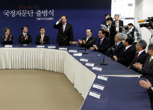 ▲ 이번 총선에 출마할 예정인 새누리당 이철휘 후보는 지난 2012년 안철수의 진심캠프에서 안보 관련 싱크탱크의 공동 대표를 역임한 바 있다. ⓒ안철수 진심캠프