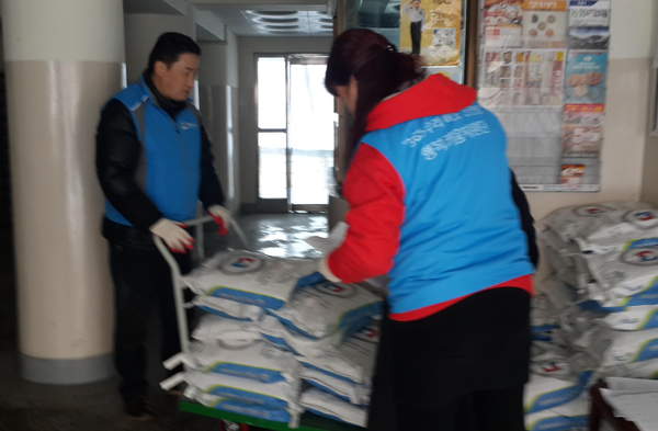 ▲ 현대오일뱅크, 천안쌍용3동에 백미 기탁 ⓒ천안시