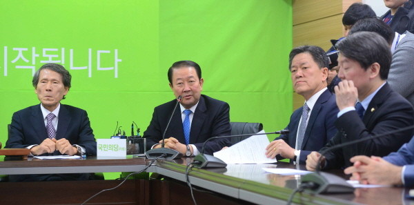 ▲ 국민의당에 합류한 박주선 의원이 29일 서울 마포 국민의당사에서 열린 기획조정회의에 처음 참석해 모두발언을 하고 있다. ⓒ뉴시스 사진DB