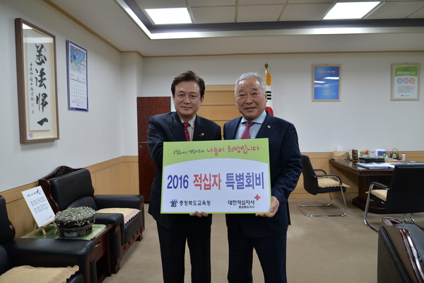 ▲ 김병우 교육감(좌), 성영용 회장(우)ⓒ충북도교육청