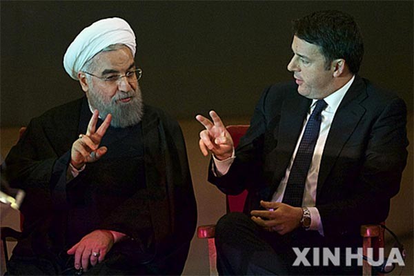 ▲ 하산 로하니 이란 대통령과 이야기를 나누는 마테오 렌치 이탈리아 총리. ⓒ뉴시스-신화통신. 무단전재 및 재배포 금지.