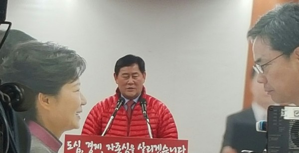 ▲ 최경환 의원이 1일 대구 중남구 곽상도 후보 개소식에 참석, 축사를 하고 있다.ⓒ뉴데일리