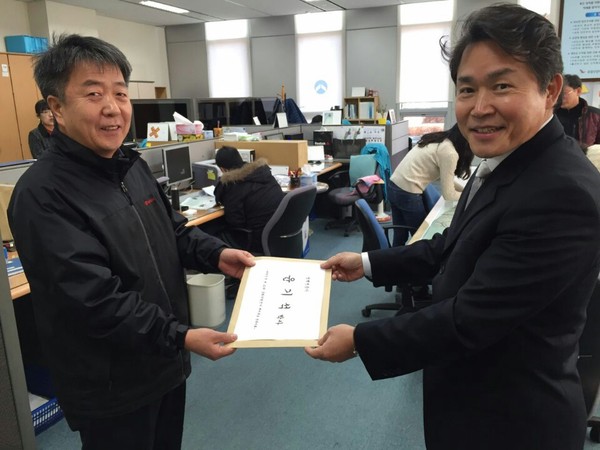 ▲ 윤기석 전 대전발전연구원 기획조정실장이 1일 유성구 예비후보로 등록하고 있다.ⓒ윤기석