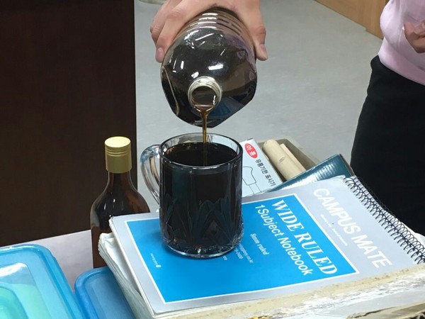 ▲ '만병통치약'으로 판매되고 있는 중금속이 함유된 명태기름ⓒ기장서 제공
