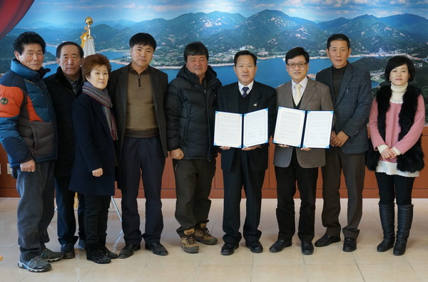 ▲ 세명대와 청풍면이 봉사활동 업무협약을 가진 모습ⓒ세명대