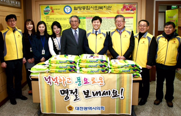 ▲ 대전시의회 전문학 의원,월평사회복지관 위문ⓒ대전시의회