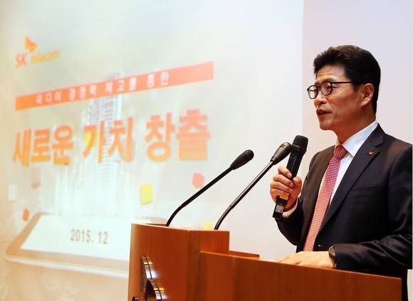 ▲ 이형희 SK텔레콤 사업총괄이 CJ헬로비전 인수합병 후 사업 전략을 설명하고 있다./ SK텔레콤 제공ⓒ