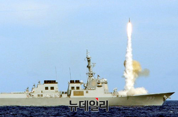 ▲ 우리군 이지스함에서요격용 SM-2 미사일 발사 모습.ⓒ뉴데일리 DB