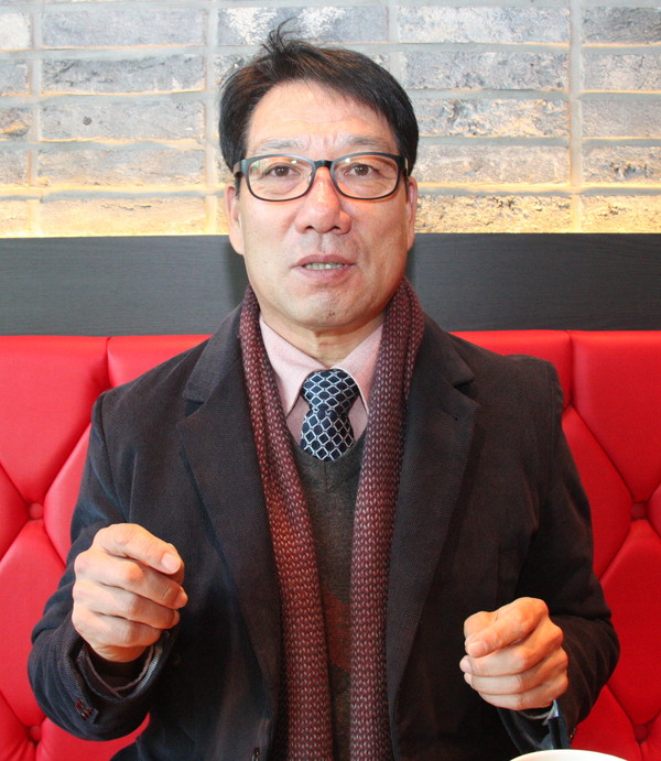 ▲ 뉴델리 기자와 인터뷰하고 있는 신동민 한국교통대 증평캠퍼스 전 학장ⓒ목성균 기자