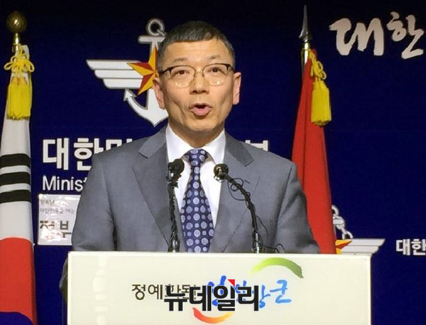 ▲ 류제승 국방정책실장이 7일 오후 3시 국방부에서 주한미군 THAAD 배치관련 한미 공동 발표문을 낭독하고 있다.ⓒ뉴데일리 순정우 기자