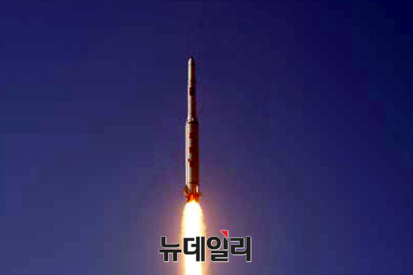 ▲ 북한 장거리 로켓 '광명성-4'발사 모습ⓒ조선중앙통신 홈페이지 캡쳐