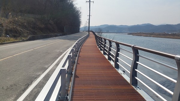 ▲ 영덕군은 '오십천 고향의 강 정비사업'을 통해 오십천 강변길을 관관명소로 조성키로 했다.ⓒ영덕군 제공