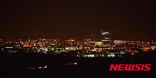 ▲ 경기 파주 도라산 전망대에서 바라본 개성공단의 야경. 이제는 볼 수 없다. ⓒ뉴시스. 무단전재 및 재배포 금지.