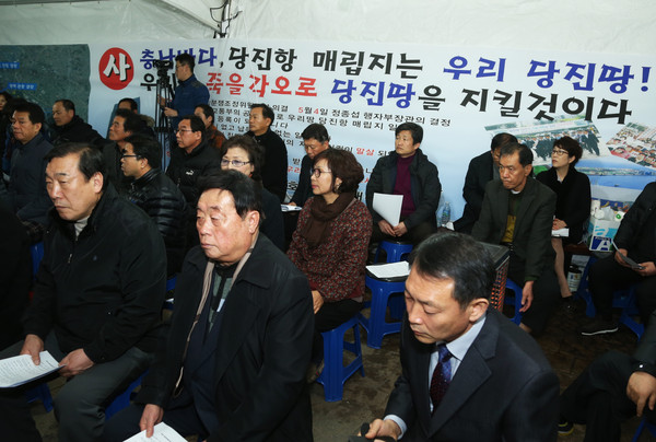 ▲ 사진은 200일 기념 촛불집회 기념식 ⓒ당진시