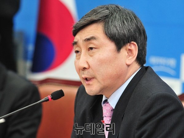 ▲ 더불어민주당 이종걸 원내대표가 15일 최고위원회의에서 "우리당은 대통령을 존중해드리는 차원에서 일정을 양보했다"고 주장했다. ⓒ뉴데일리 이종현 기자