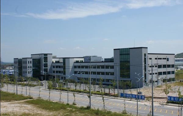 ▲ 정기섭 회장의 회사 (주)SNG가 개성공단에 세운 공장 모습. 이 정도 규모의 공장에다 시설을 투입하는데 100억 원이라면 무척 작은 돈으로 보인다. 그에게 이 공장을 지으라고 강요하거나 '사기'를 친 사람이 있을까? ⓒ잡코리아 회사소개 캡쳐