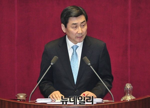 ▲ 더불어민주당 이종걸 원내대표는 17일 열린 교섭단체 대표연설에서 박근혜 대통령의 정책에 대한 비판으로 연설 시간 대부분을 채웠다. ⓒ뉴데일리 이종현 기자