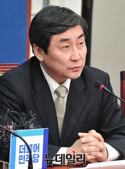 ▲ 더불어민주당 이종걸 원내대표가 정부의 개성공단 폐쇄조치에 반대하며 북한과 대화를 하겠다는 입장을 고수했다. ⓒ뉴데일리 이종현 기자