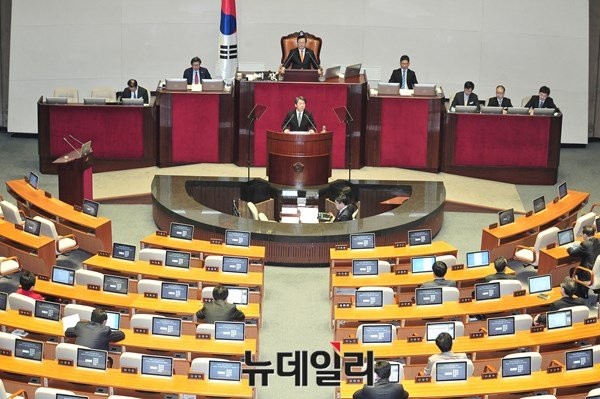 ▲ 18일 국회에서는 안철수 의원이 비교섭단체 대표발언을 한 뒤 대정부질문이 이어졌다. ⓒ뉴데일리 이종현 기자