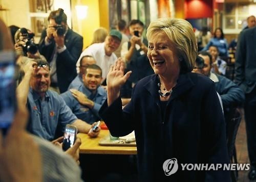 ▲ 왼쪽부터 케이식(아이오와 주지사) 루비오(플로리다 상원의원) 트럼프.(연합뉴스)