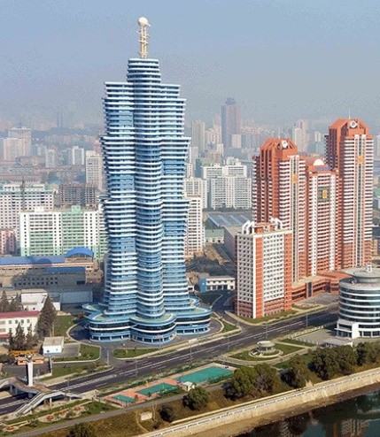 ▲ 평양시 미래과학자 거리에 건설 된 고층아파트 / 자료사진