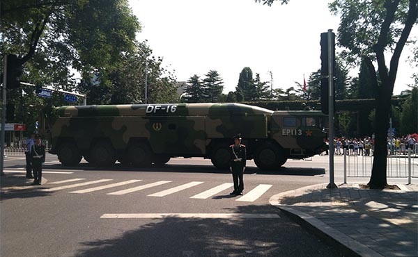 ▲ 2015년 9월 3일 열린 전승절 기념 열병식을 위해 이동 중인 DF-16 탄도 미사일. ⓒ위키피디아 공개사진