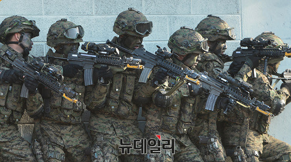 ▲ 특전사 요원이 건물진입 훈련을 하고 있다.ⓒ뉴데일리 정상윤 사진기자