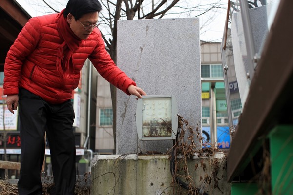 ▲ 정우택 의원이 22일 오후 국비가 투입된 청주 상당 지역의 사업장을 대상으로 현장 점검하고 있다. ⓒ정우택 의원 사무실