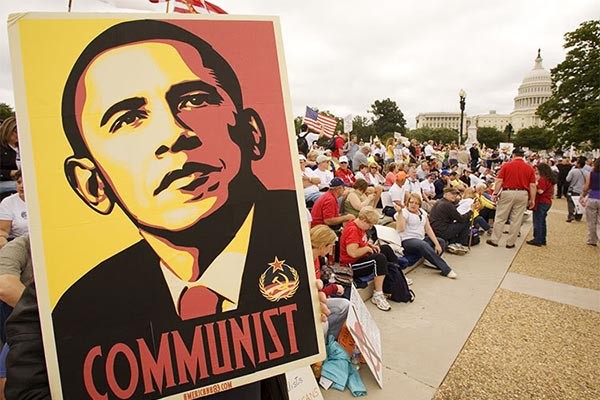 ▲ 미국의 보수적인 백인들은 버락 오바마 美대통령의 사회주의적 성향을 가리켜 '공산주의자'라고 비판한다. ⓒ美온라인 커뮤니티 소다헤드 닷컴 화면캡쳐