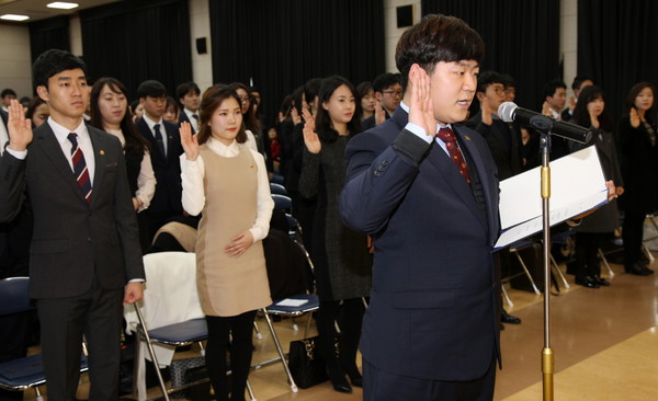 ▲ 충북도교육청이 22일 올해 새내기교사 502명에게 임명장을 수여했다.ⓒ충북도교육청