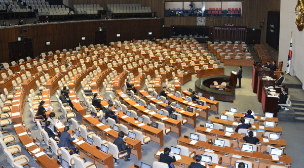 ▲ 김광진 의원의 필리버스터가 이어지고 있는 국회 본회의장 상황 ⓒ 뉴시스