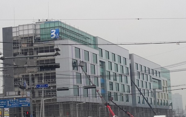 ▲ 오는 3월 준공을 앞두고 있는 아파트형 공장 청주S타워.ⓒ김종혁 기자