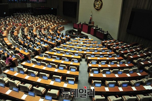 ▲ 더불어민주당은 지난 23일부터 국회본회의장에서 무제한 토론을 신청하며 필리버스터를 하고 있다. ⓒ뉴데일리 이종현 기자