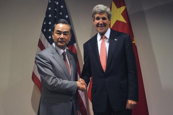 ▲ 존 케리 美국무장관과 왕 이 中공산당 외교부장은 23일(현지시간) 美워싱턴 D.C.에서 만나 유엔 안보리 추가 대북제재에 관해 논의했다. 사진은 2014년 6월 양자 간 회동 당시 모습. ⓒ위키피디아 공개 사진