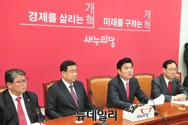 ▲ 새누리당 원유철 원내대표가 25일 국회에서 테러방지법 관련 기자회견을 갖고 있다. ⓒ이종현 기자