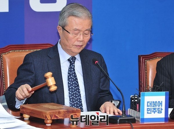 ▲ 더불어민주당이 24일 하위20% 컷오프 대상자를 발표하면서 장차 김종인 비대위 대표 체제가 공고해 질 것이란 분석이 제기된다. ⓒ뉴데일리 이종현 기자