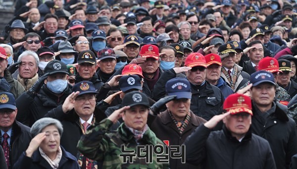 대한민국재향군인회가 25일 오후 서울역광장에서 '북한 핵 및 장거리 미사일 도발 규탄 국민대회'를 개최했다. ⓒ뉴데일리 이종현 기자