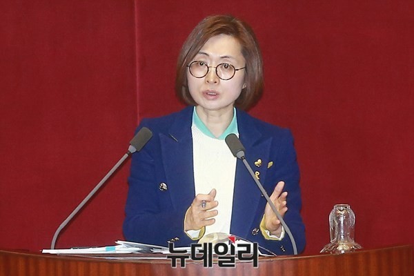 ▲ 필리버스터에 나선 더불어민주당 은수미 의원. ⓒ뉴데일리 이종현 기자