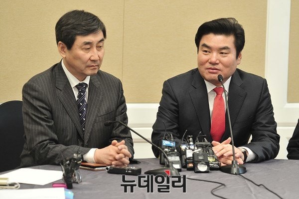 ▲ 더불어민주당 이종걸 원내대표(왼쪽)와 새누리당 원유철 원내대표(오른쪽). 두 사람은 필리버스터 정국에서 치열한 줄다리기를 이어가고 있다. ⓒ뉴데일리 이종현 기자