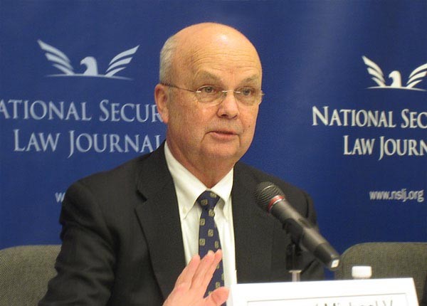 ▲ 2015년 2월 美'국가안보법률저널(NSLJ)'이 주최한 심포지움에 참석한 마이클 헤이든 예비역 공군대장. 그는 최근까지 젭 부시 후보의 국가안보 분야 자문역을 맡아 활동했다고 한다. ⓒ위키피디아 공개사진.