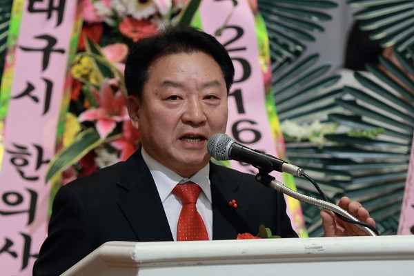 ▲ 양명모 대구시약사회장이 지난 27일 이임식에서 인사말을 하고 있다.ⓒ양명모 후보 제공