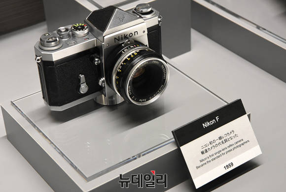 ▲ 니콘 최초의 SLR 카메라 '니콘 F'. ⓒ뉴데일리 윤진우 기자
