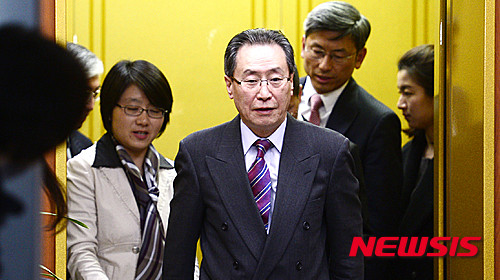 ▲ 북핵 6자회담 수석대표인 우다웨이 중국 외교부 한반도사무특별대표가 28일 오후 서울 종로구 외교부에서 황준국 외교부 한반도평화교섭본부장과 면담을 마친 후 외교부를 빠져나오고 있다. ⓒ뉴시스