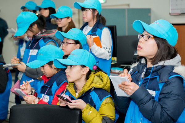 ▲ 대구어린이신문이 오는 3월1일 창간된다. 사진은 어린이기자단 현장 취재모습.ⓒ대구시 제공