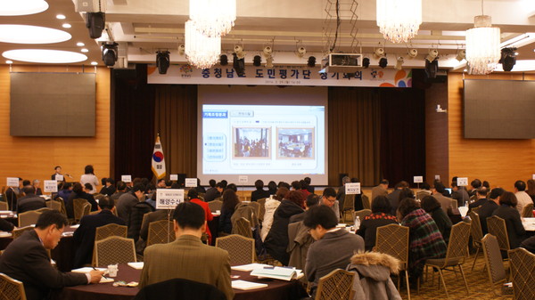 ▲ 충남도는 29일 예산 덕산 리솜스파캐슬에서 ‘2016년 상반기 도민평가단 정기회의’를 개최했다.ⓒ충남도