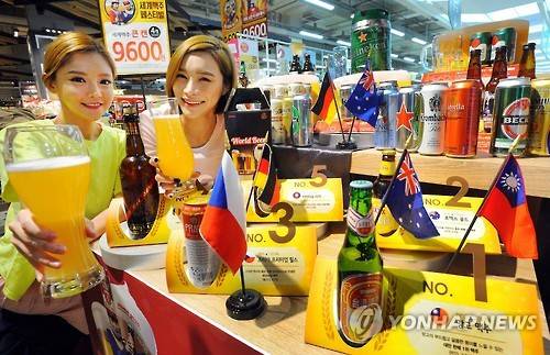 ▲ 국내에 판매되고 있는 독일의 맥주 14종에서 농약 성분이 검출된 것으로 전해지면서 유통업체들이 사실 확인에 들어갔다. ⓒ 연합뉴스