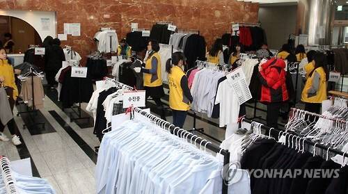 ▲ 공정거래위원회는 학교에서 주관하는 '교복 공동구매제'에서 비롯된 사업자간 사업활동방해를 해결하기 위한 제도를 마련했다고 2일 밝혔다. ⓒ 연합뉴스